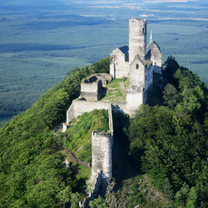 Vyhlídkový let nad Bezděz, Máchovo jezero, hrad Houska a Kokořín