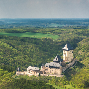 Vyhlídkový let z Prahy Letňan nad hrad Karlštejn