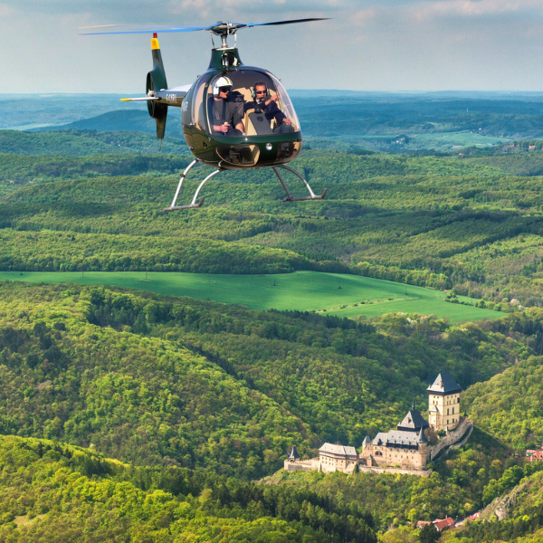VYHLÍDKOVÝ LET VRTULNÍKEM KARLŠTEJN