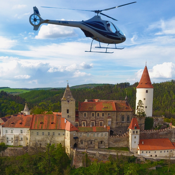 VYHLÍDKOVÝ LET VRTULNÍKEM NAD KŘIVOKLÁT